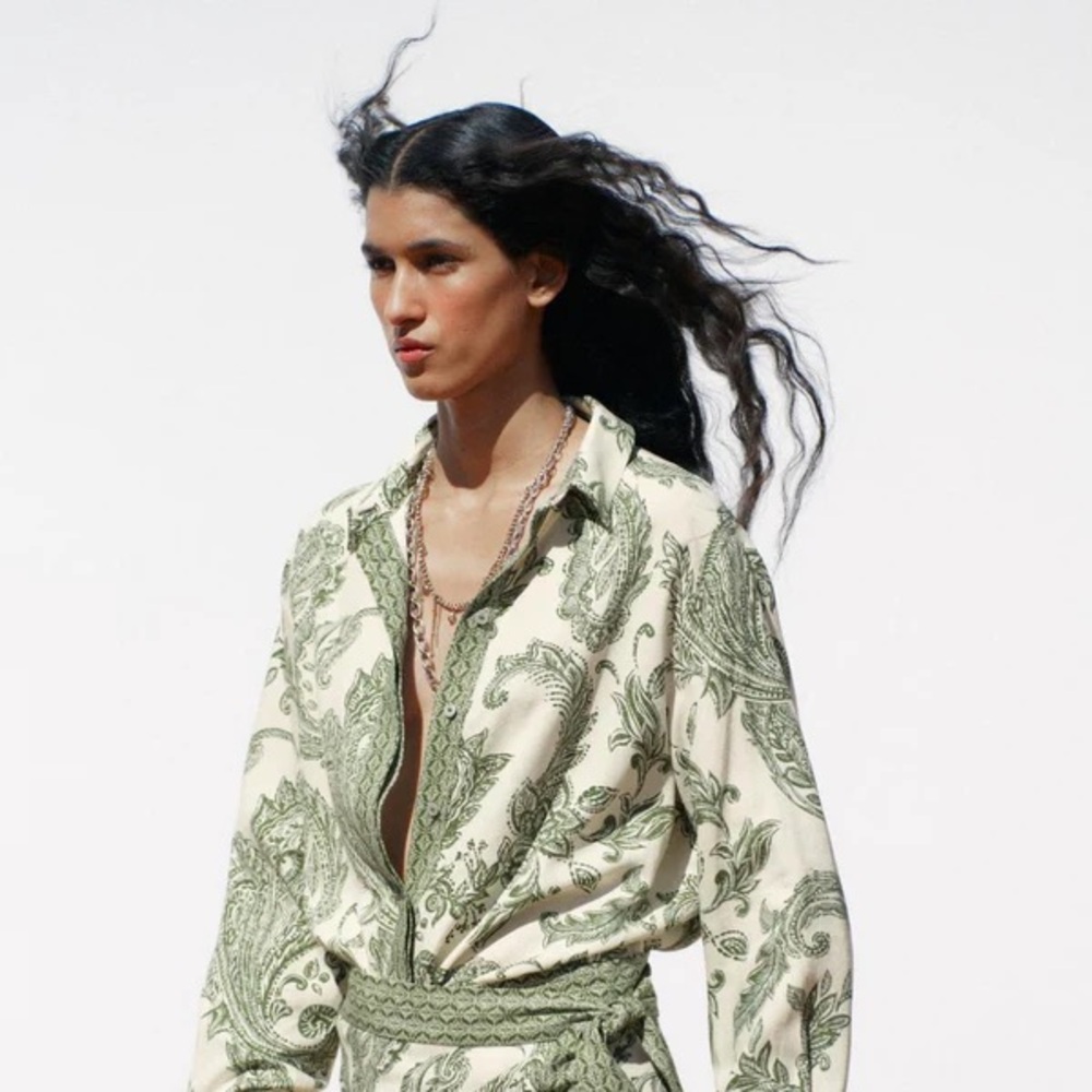 NWT Zara Printed shirt in Ecru Green Size Small